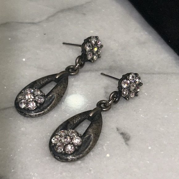 Dainty Antiqued Silver Crystal Drop Earrings-Boutique - Picture 1 of 13